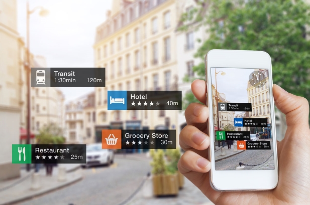 weißes smartphone auf dem augmented reality von hotels und restaurants abgebildet sind