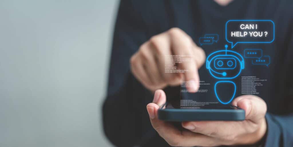 Mensch nutzt Chatbot-KI an seinem Smartphone als ein Tool der Marketing-Automatisierung